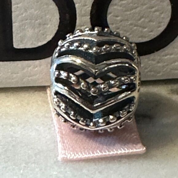 Authentic Pandora Silver Stylish Wish Charm 797805 - Picture 1 of 5